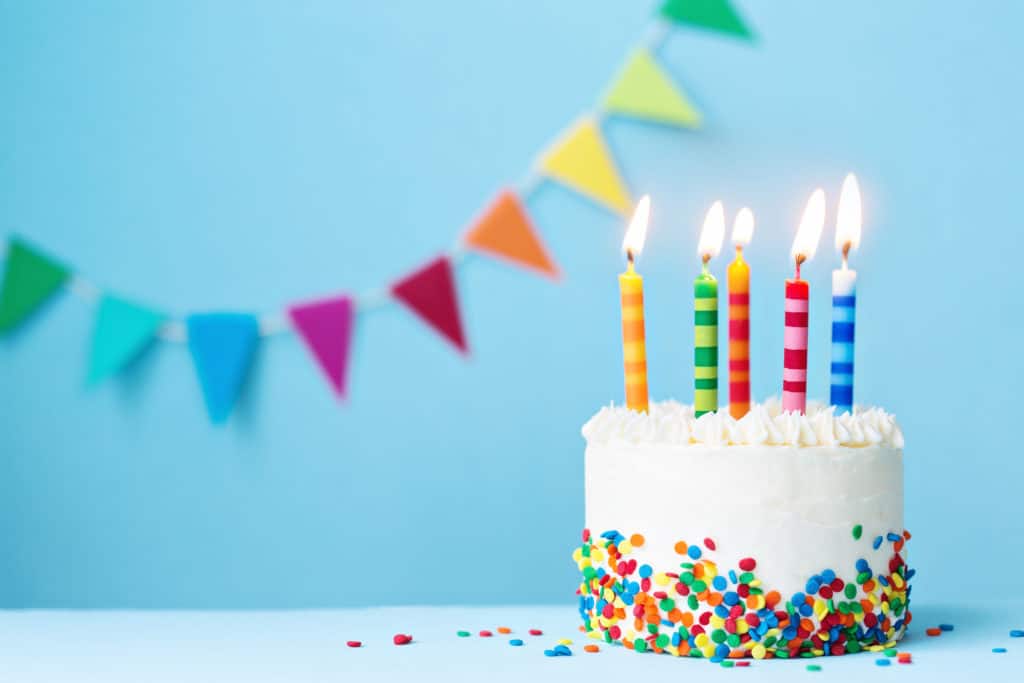 Birthday,cake,with,colorful,candles